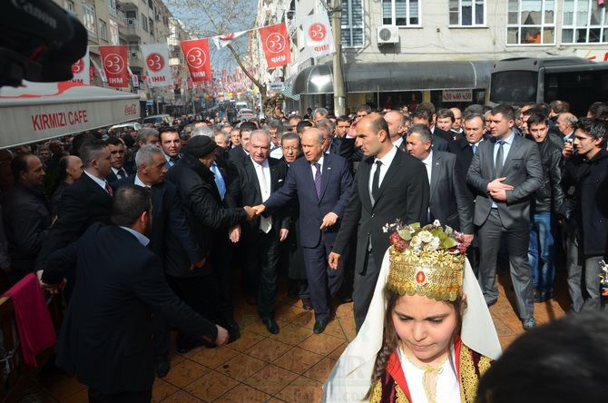 MHP LİDERi DEVLET BAHÇELİ AKHİSARLILAR İLE BULUŞTU